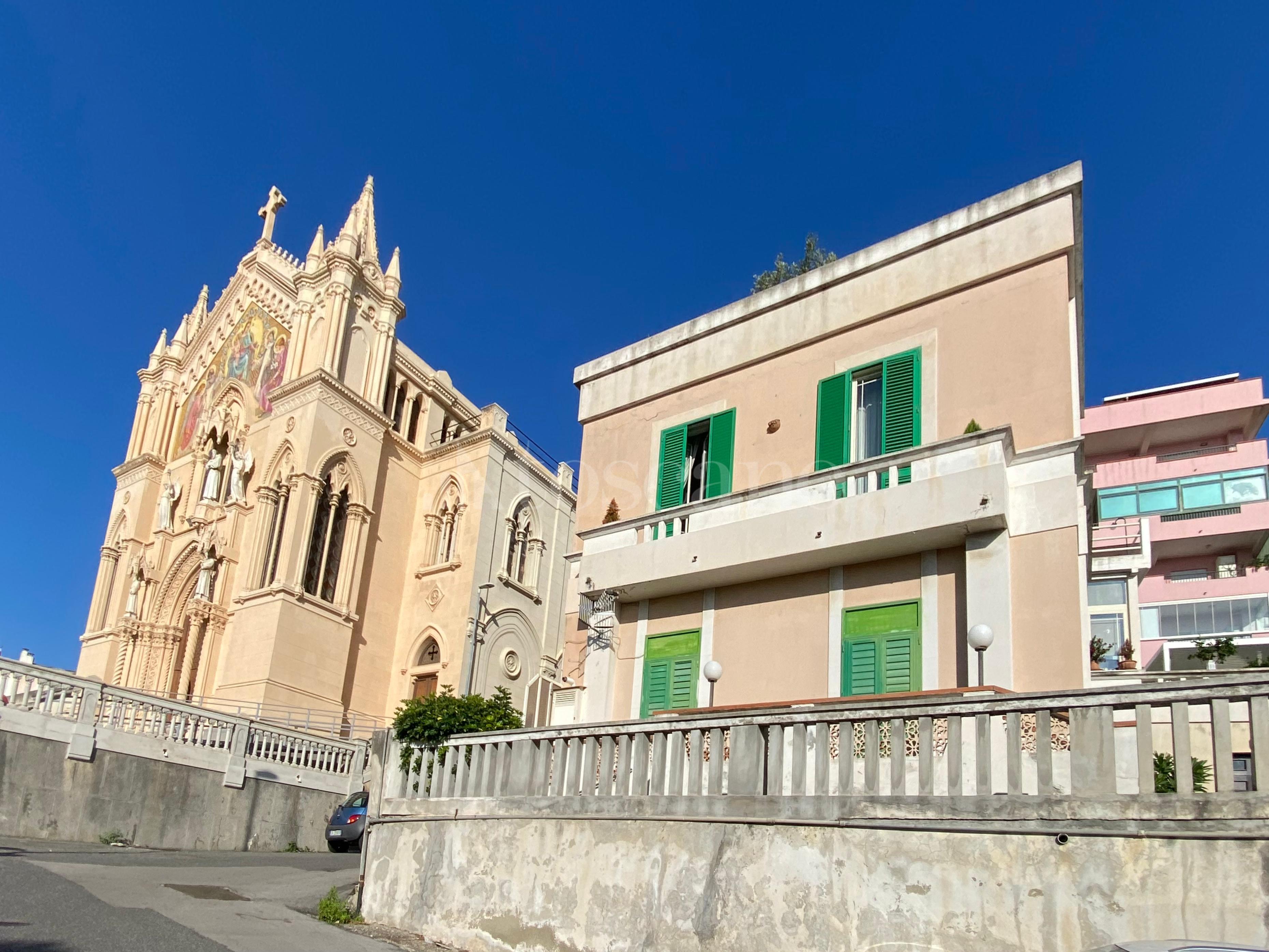 Casa a Messina in Via Delle Mura , Regina Margherita