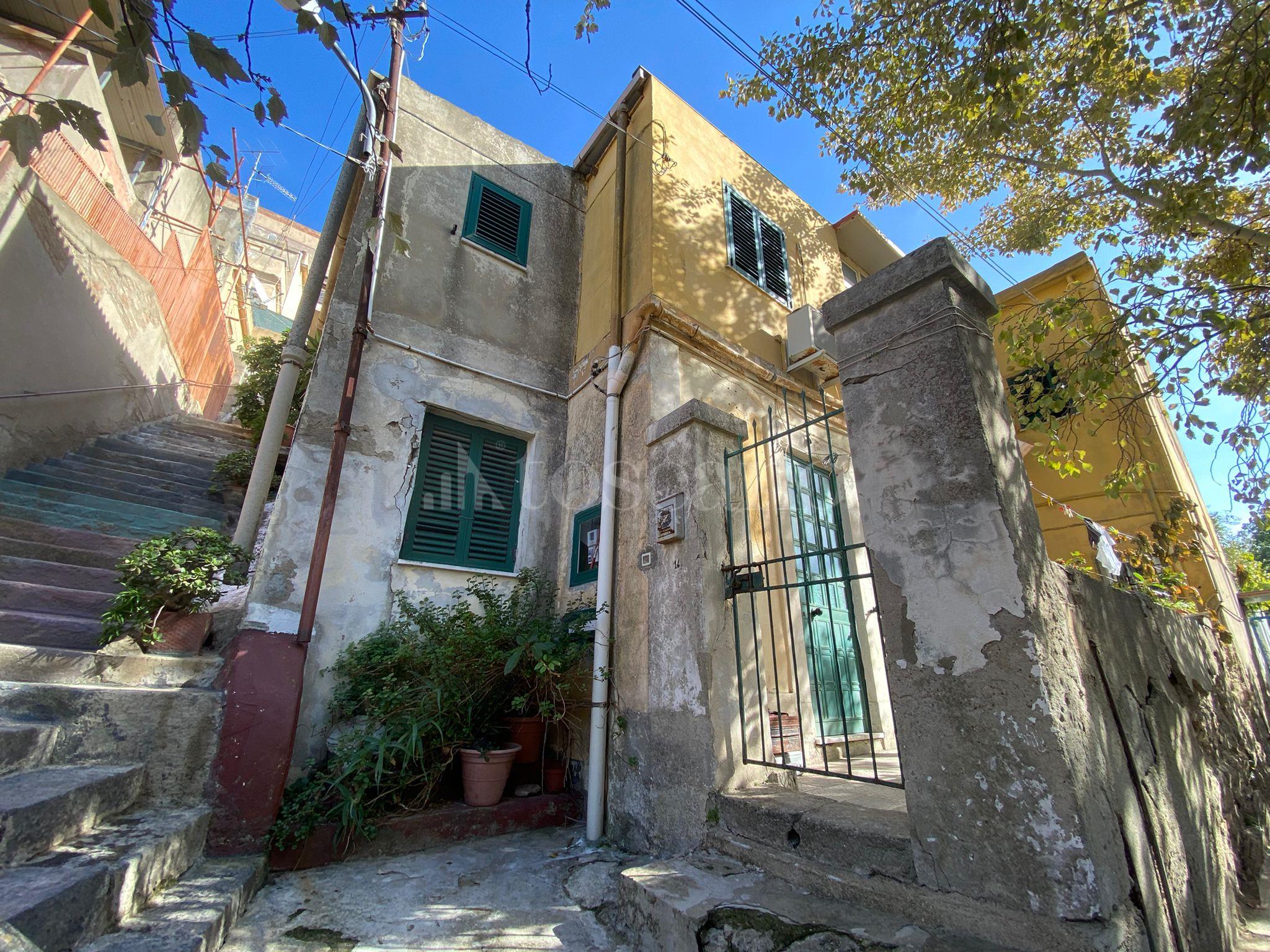 Casa a Messina in Fondo Pistone Via Giarre, Europa