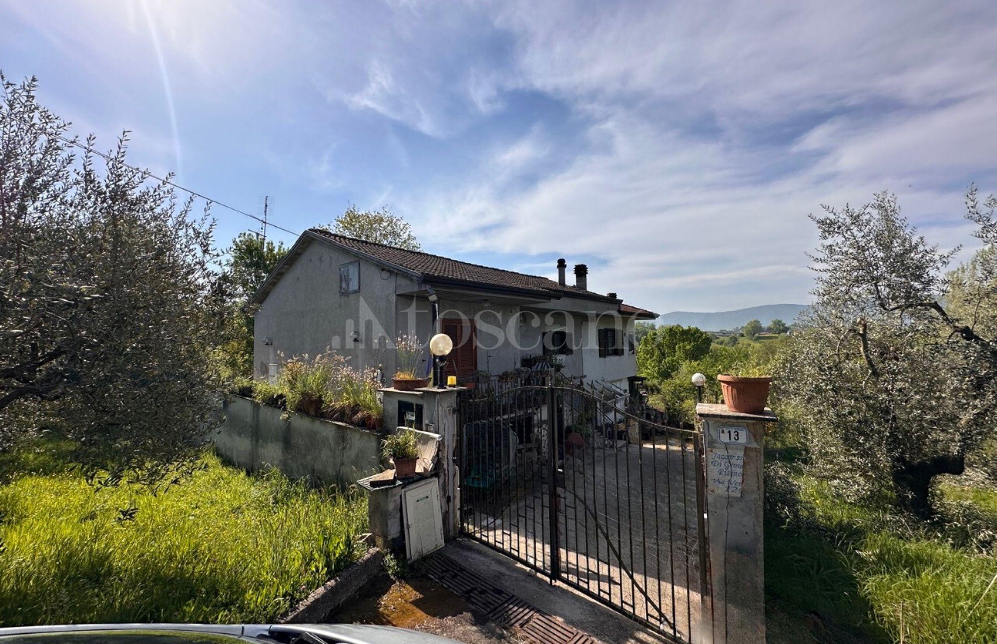 Villa Bifamiliare a Frosinone in Via Perseo
