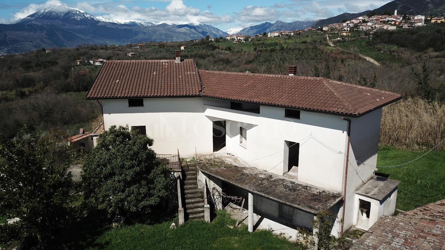 Casa Indipendente a Cervaro in Via Pantano