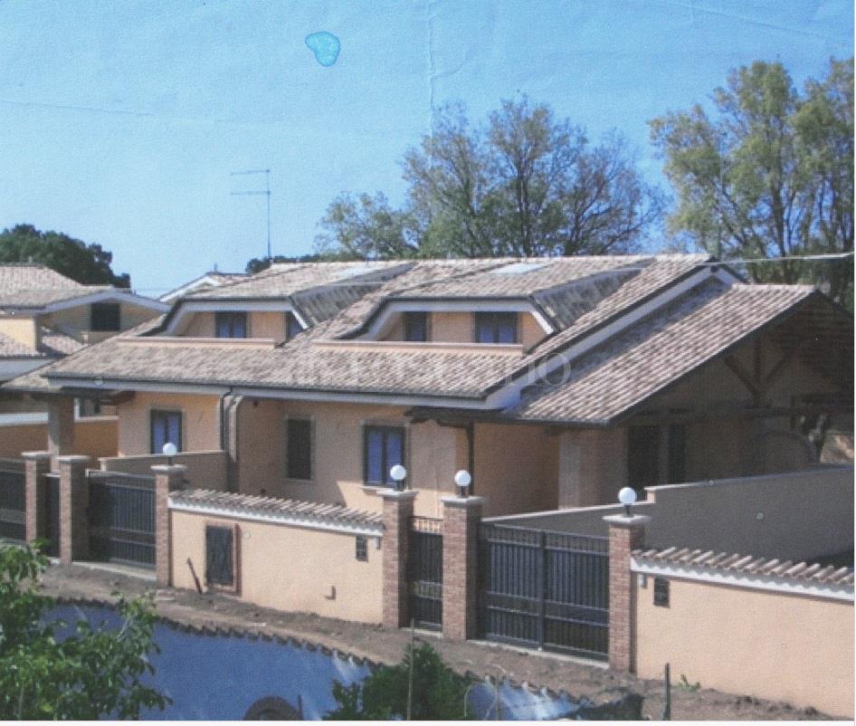Villa Plurifamiliare a Pomezia in via delle primule