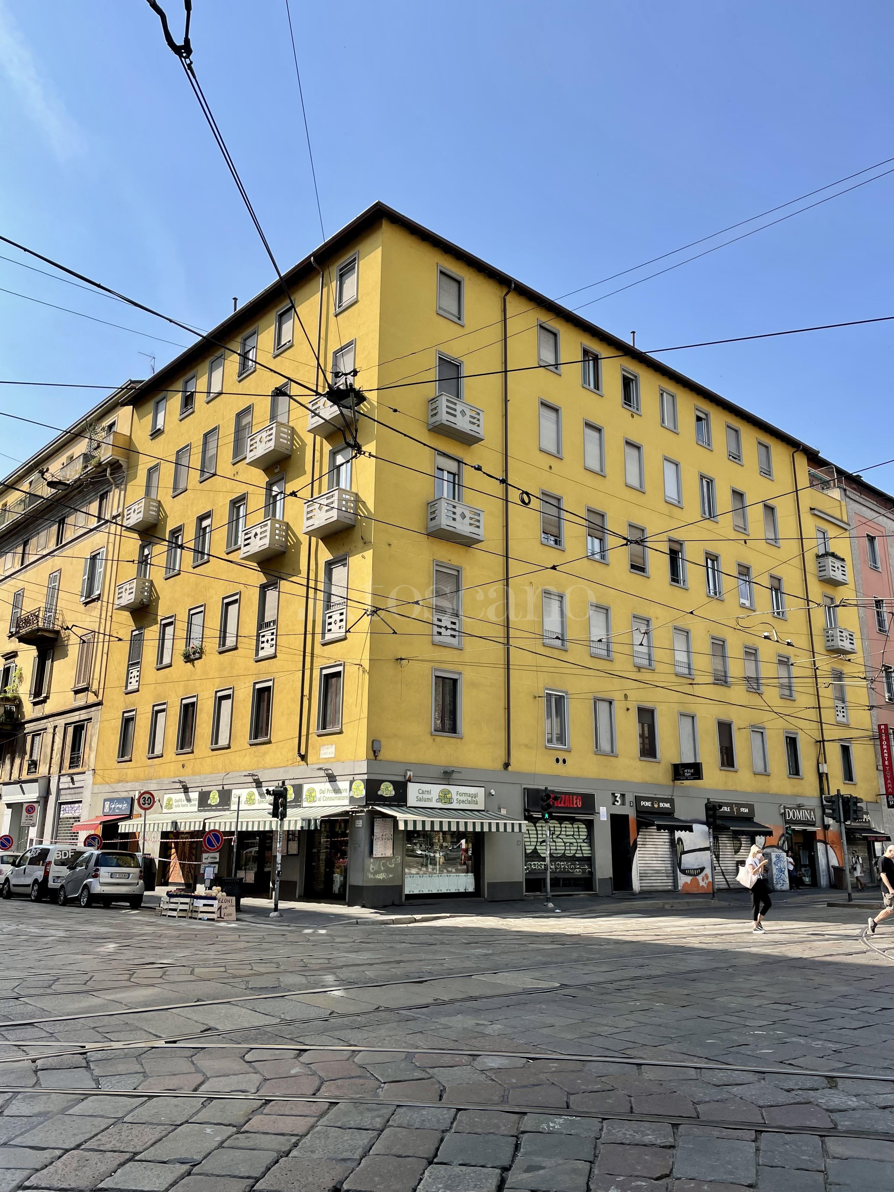 Casa a Milano in Corso Cristoforo Colombo, Porta Genova
