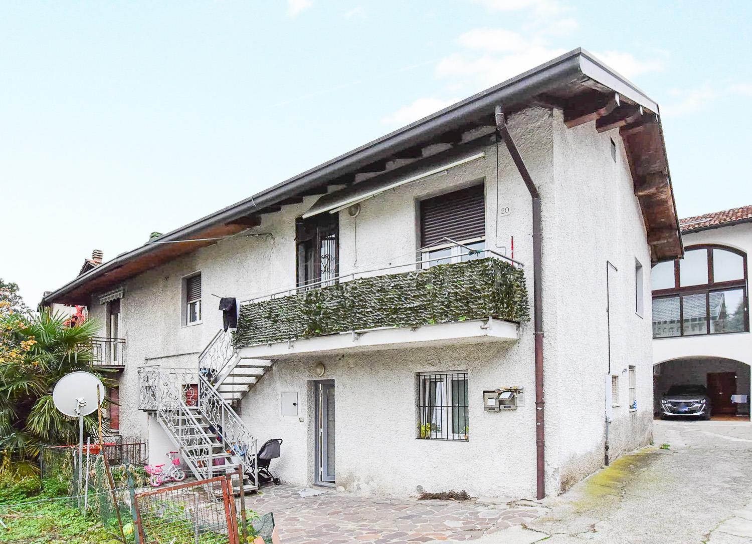 Casa a Como in Via Strabone, Monte Caprino