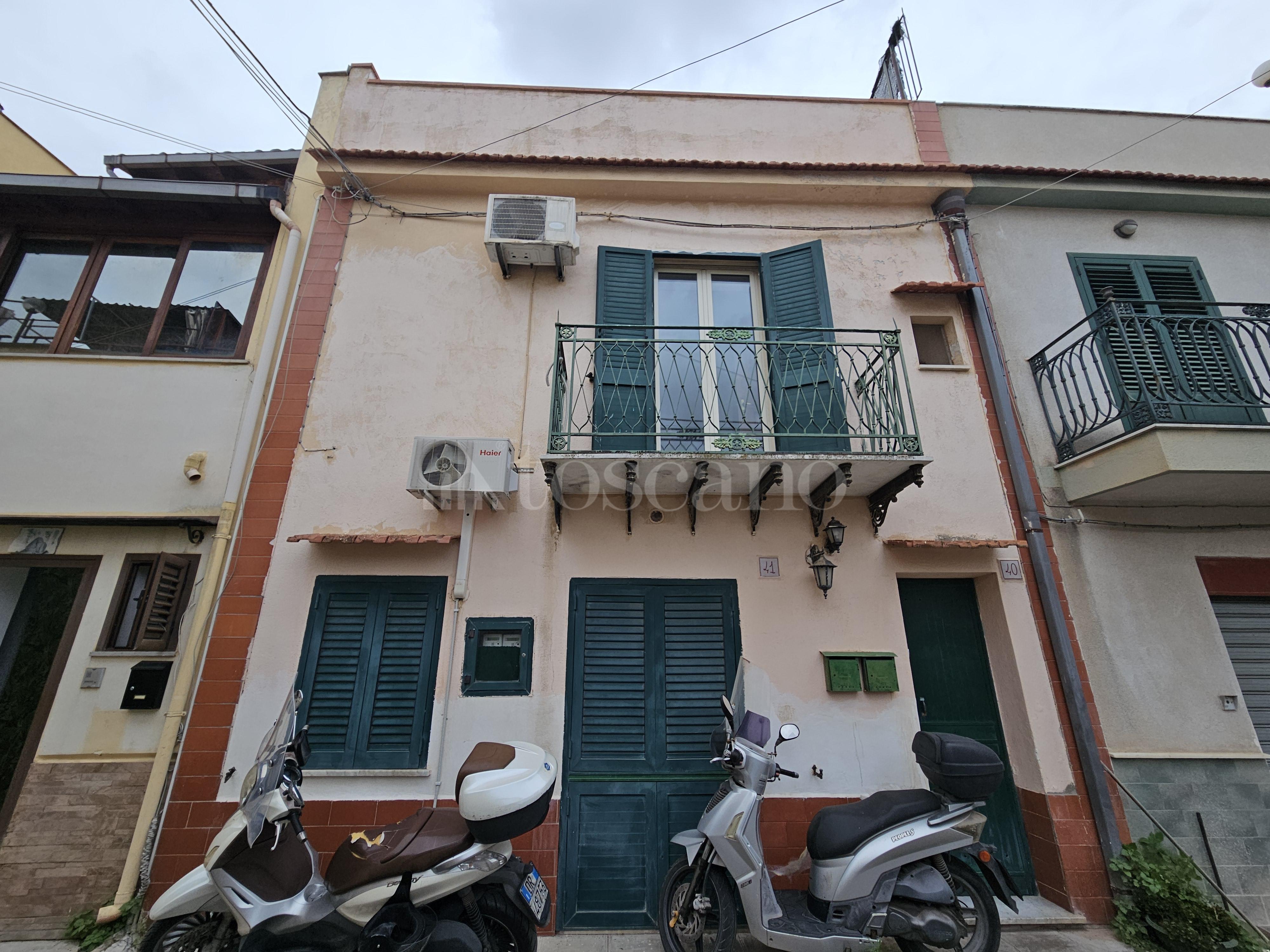 Casa Indipendente a Palermo in Via Nave, Pitrè Alta