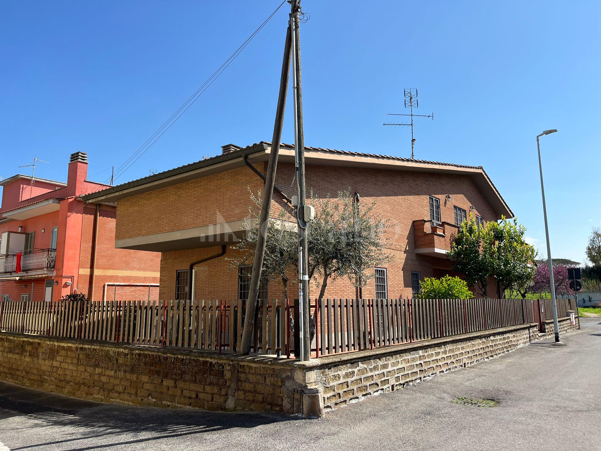 Villa a Roma in Via Giacomo Dina , Trigoria