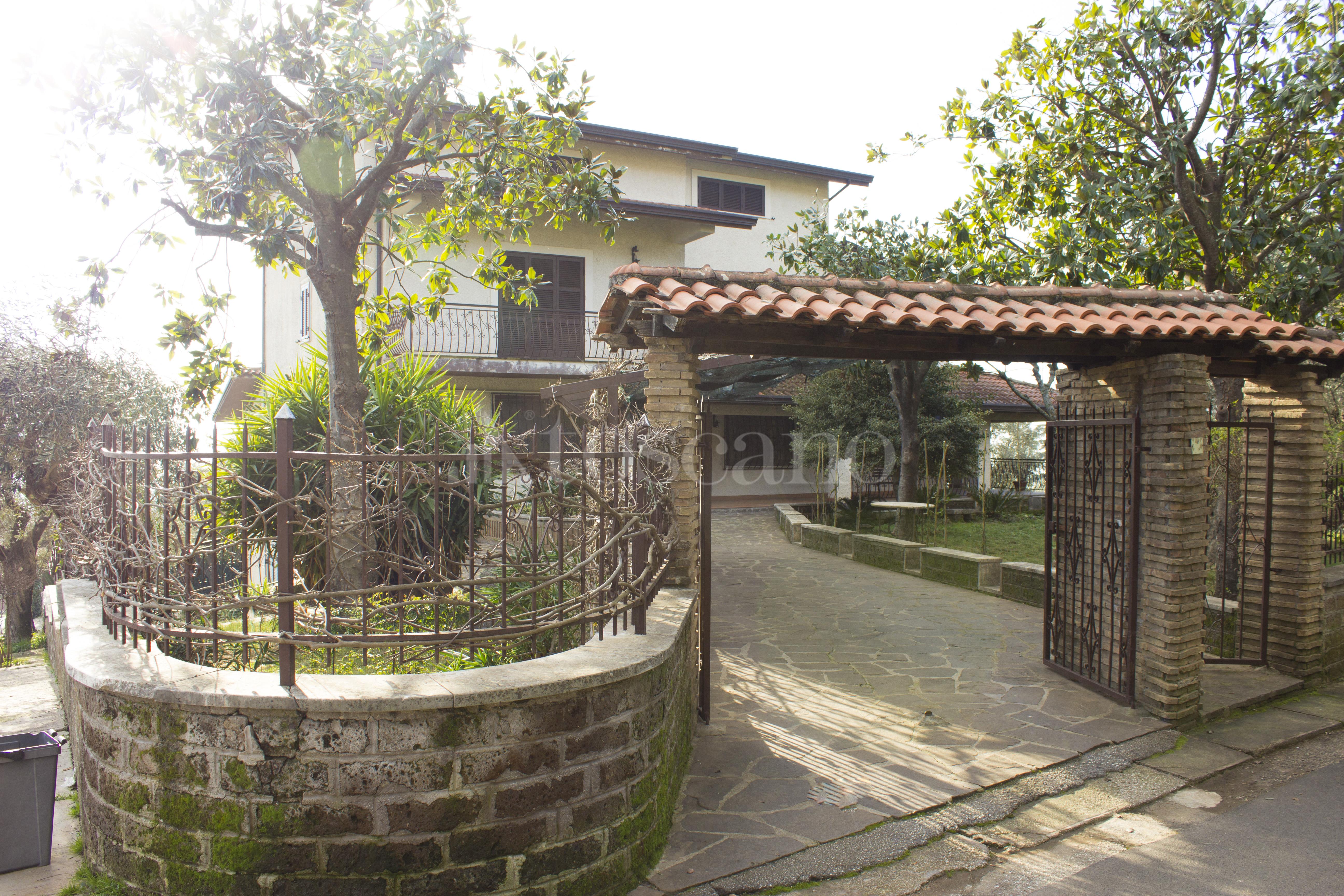 Villa Bifamiliare a Cervaro in Via Campore - Lott.ne Fadoni